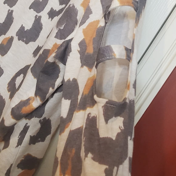 Est. 1946 Animal Print cut out shoulders top - Picture 2 of 3